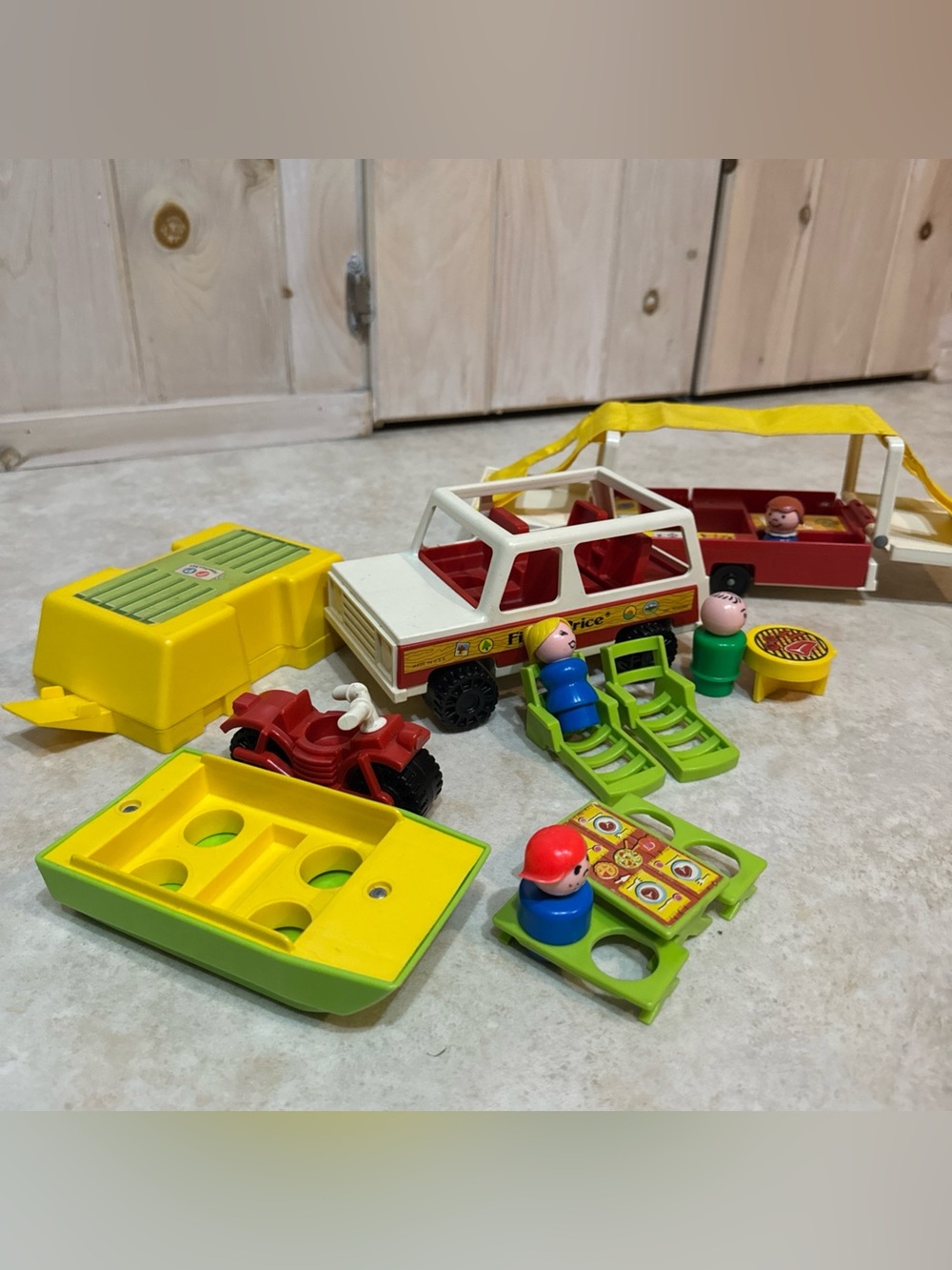 Vintage Fisher Price Little People Play Car/Jeep & Pop-Up Camper 992. COMPLETE